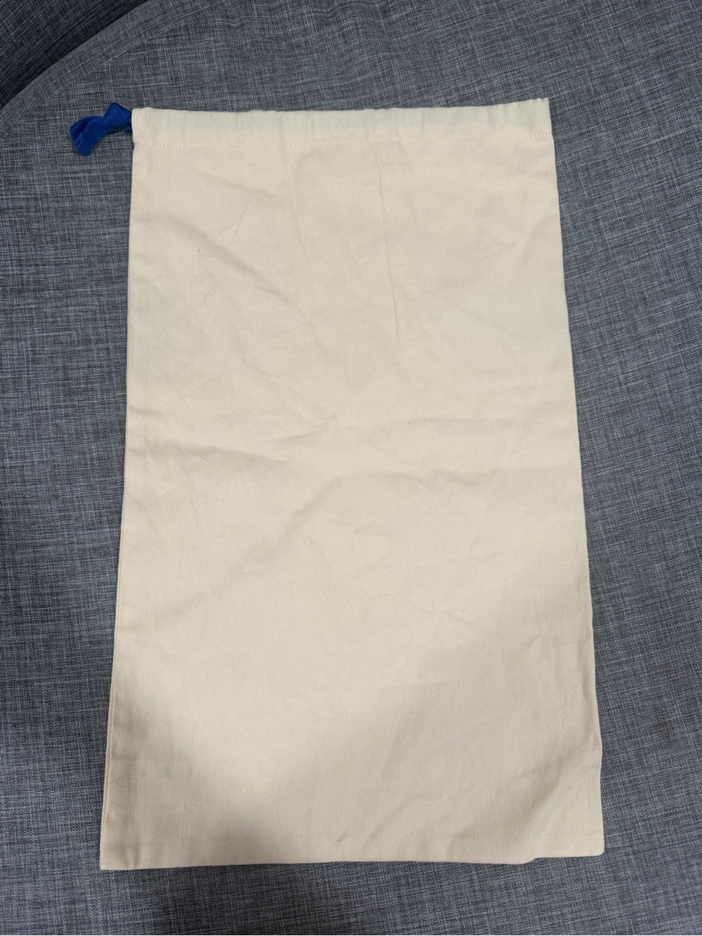 Louis Vuitton Cream Dust Bag with Navy Logo and Blue Drawstring - Picture 4 of 9